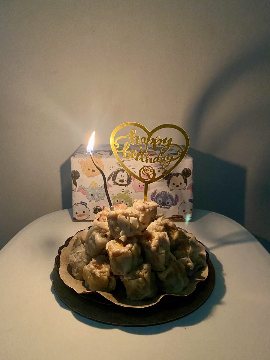 Selamat ulang tahun mas suami 🥳🎂 cake dimsum favorit dan biar bocil bisa ikut makan hihihi