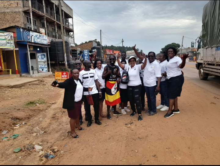 jacqueline_mali's tweet photo. Peace Ambassadors at Nsangi corridor we thank U for welcoming our hero the Walking Rotarian Shyaka Mbanda in style. Joining this noble cause on 11th Jan 2025 to walk for Peace at @Makerere
#RotaryPeaceWalk25
#RIPresidentVisitsUG
#FamilyFriendly
#FunandFree
#DressCodeWhite https://t.co/1MzJMIhZR1