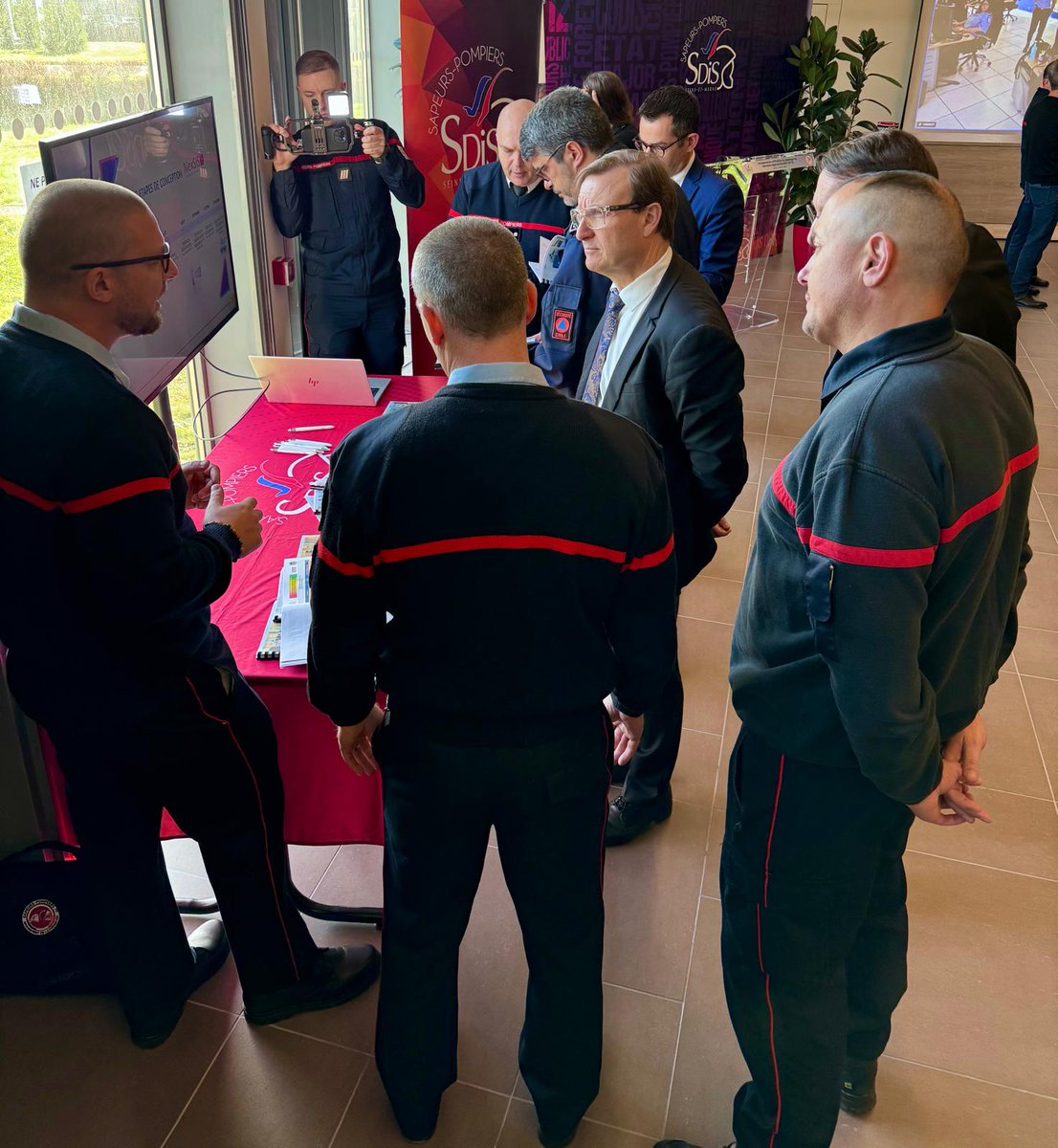 Préfet de Seine-et-Marne (@prefet77) on Twitter photo #Inauguration | 💻👨🚒 Aujourd’hui, le <a href="/Sdis77/">Sapeurs-Pompiers 77</a> a lancé la plateforme NexSIS 18-112, révolutionnant la chaîne de secours : traitement des alertes, interopérabilité, et coordination opérationnelle. Une avancée majeure pour la #SécuritéCivile !
#Innovation #Urgence #Inauguration | 💻👨🚒 Aujourd’hui, le <a href="/Sdis77/">Sapeurs-Pompiers 77</a> a lancé la plateforme NexSIS 18-112, révolutionnant la chaîne de secours : traitement des alertes, interopérabilité, et coordination opérationnelle. Une avancée majeure pour la #SécuritéCivile !
#Innovation #Urgence