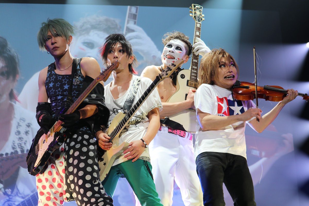 junjunmjgirly's tweet photo. ぴあアリーナMM・2days初日「旧作」にご来場くださった皆様、ありがとうございました🙇‍♂️<早速キャンさんすごいことになっとるー！！！

当時のパフォーマンスをこんなにもドップリと見せ続けられた皆様の心中やいかに！と思いながらも、楽しいと懐かしいとありがとうが行ったり来たりして、結果面白かったです☺️

明日の「新作」も頑張って、2日間楽しかったですか！って胸を張って聞けるようにします！！！！！いやきっとそうなると思う！！！！！ってか絶対！！！！！1日しか来れなかった方もきっとそう言うと思う！！！！！！

それでは、新年1発目本当にありがとうございました！また明日よろしくお願いします！！！おやすみなさい！！！🫶