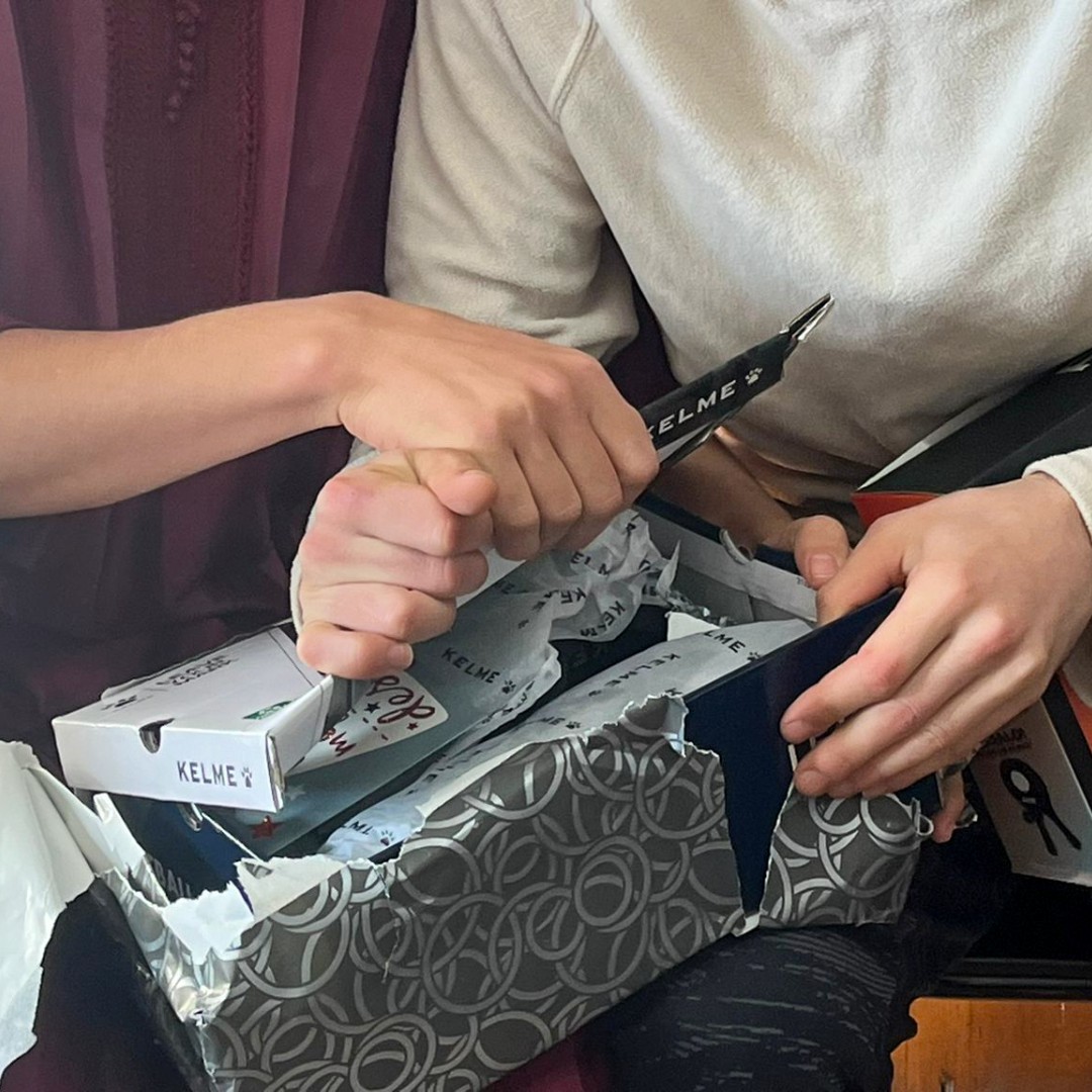 🙌 Els Reyes Majos arriben a Camins!

Un any més, i gràcies a <a href="/miaportacion/">Fundación Miaportación</a>, els infants i joves de Refugi i Acollida reben amb il·lusió els regals que els reis els han fet arribar 🎁