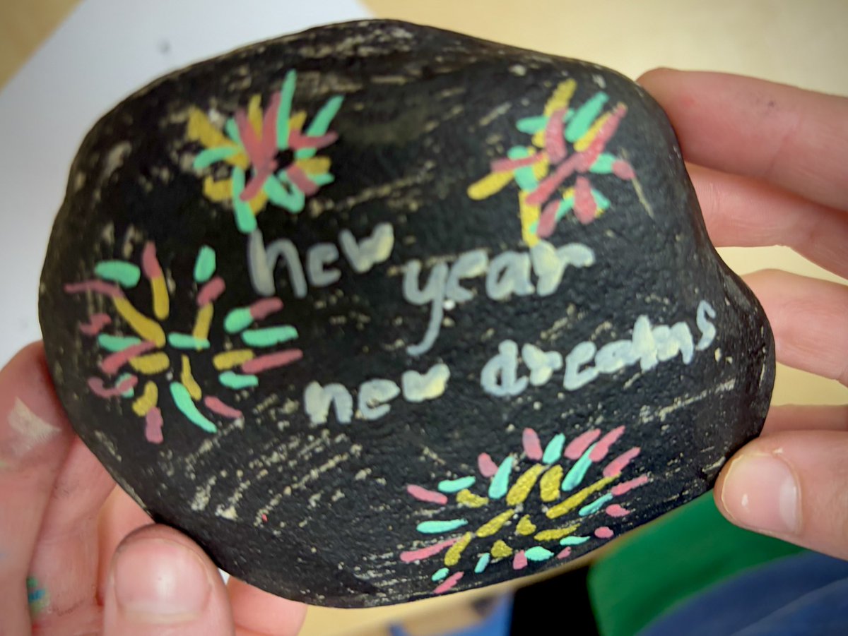 lussprimary's tweet image. Happy New Year all 🥳. We celebrated our return to school by making rock paintings with messages of love and hope for 2025 and left them in our favourite parts of the village for the community to enjoy ☺️ Let us know if you find one…