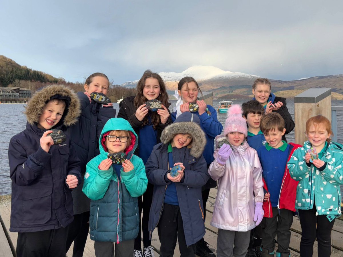 lussprimary's tweet image. Happy New Year all 🥳. We celebrated our return to school by making rock paintings with messages of love and hope for 2025 and left them in our favourite parts of the village for the community to enjoy ☺️ Let us know if you find one…