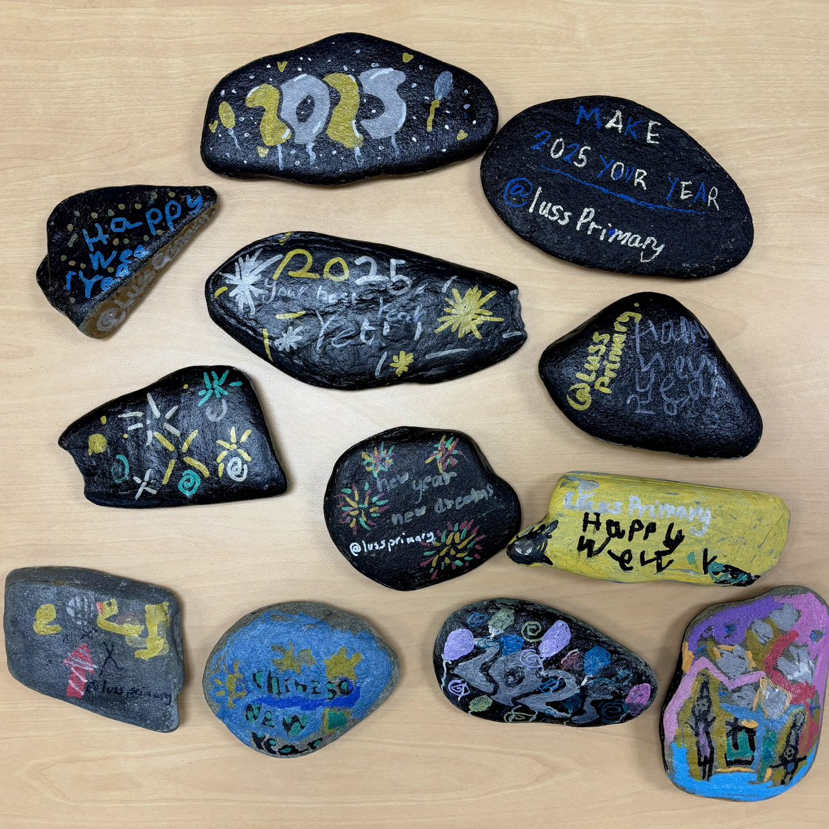 lussprimary's tweet image. Happy New Year all 🥳. We celebrated our return to school by making rock paintings with messages of love and hope for 2025 and left them in our favourite parts of the village for the community to enjoy ☺️ Let us know if you find one…
