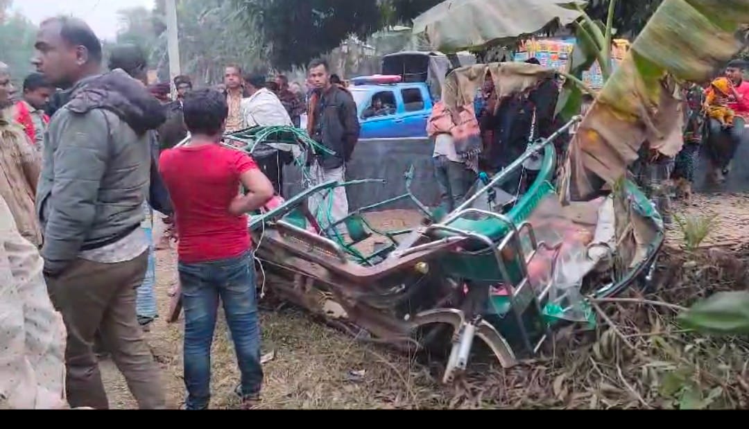 কালিয়াকৈরে ট্রাক অটোরিকসা সংঘর্ষে তিজন নিহত