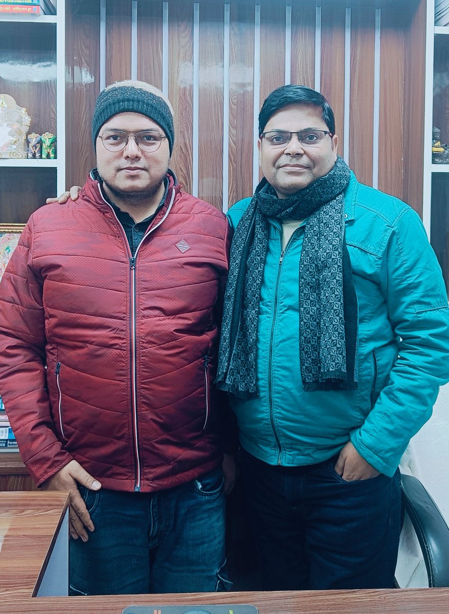 रेलवे ग्रुप -D को लेकर.......
दी प्लेटफार्म ( The platform) के डायरेक्टर हमारे सिनियर बड़े भाई श्री नवीन सर से आज शिष्टाचार मुलाकात उनके ऑफिस में हुआ। इस दौरान रेलवे ग्रुप -D के बारे में विषेश चर्चा हुआ उन्होंने मुझे उचित सलाह दिया है।