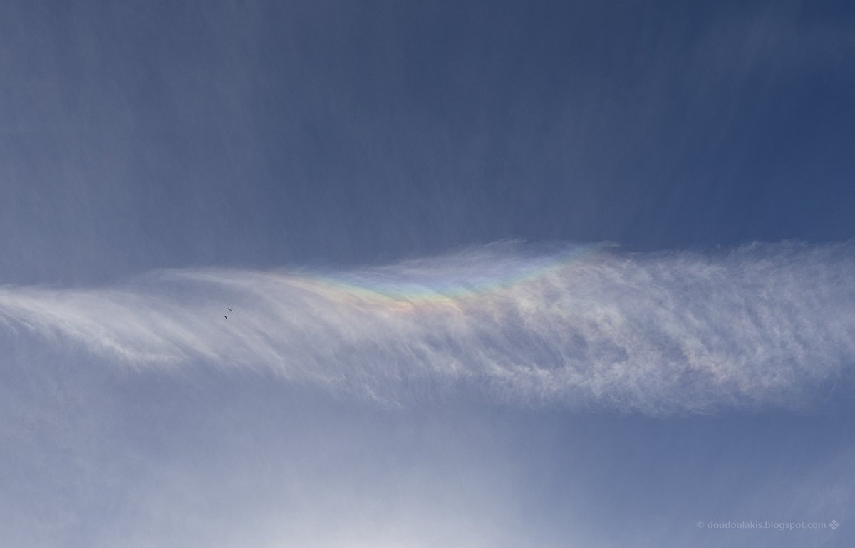 csath's tweet image. A while ago over Athens. 22 deg halo, supralateral arc, circumzenithal arc and faint upper tangent arc. #StormHour @StormHour