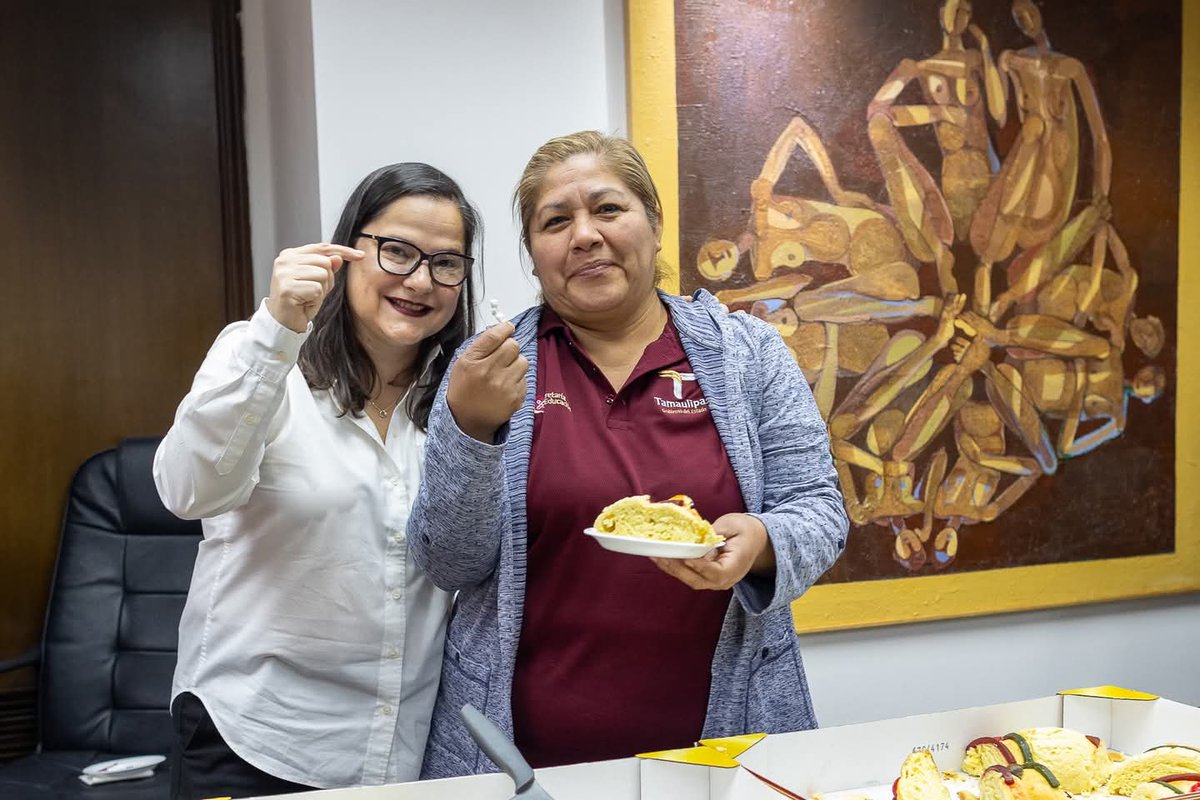 Compartimos el inicio de labores celebrando la tradicional #RoscaDeReyes, deseando a todas y todos los trabajadores de la educación un excelente 2025, lleno de salud, bienestar, energía y logros.

¡Feliz #DíaDeReyes!