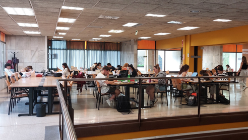 bcsUAB's tweet photo. 📢La Sala d'Estudi @UABBarcelona ampliarà els seus espais els caps de setmana 11-12, 18-19 i 25-26 gener S'obriran les plantes 0 i -1 de la #BCS quan l'aforament de la Sala d'Estudi estigui completa
https://t.co/vwt6jWVLgR
@PolitiquesUAB @Dret_UAB @EPSI_UAB @eutdh @economiaUAB https://t.co/o7bd8ub0ha