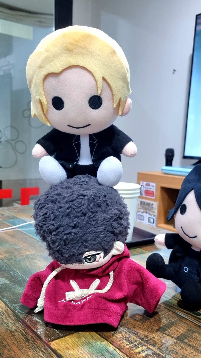 furiousnui's tweet photo. #Alexandros #川上洋平 #磯部寛之
#米津玄師 #ぬいぐるみ

요네즈켄시, 알렉산드로스 요헤이, 히로와 함께 마네키네코

누이 주인:
👑 @furiousnight5
🌾 @Yonegai_03 https://t.co/K5W0cTBEtA