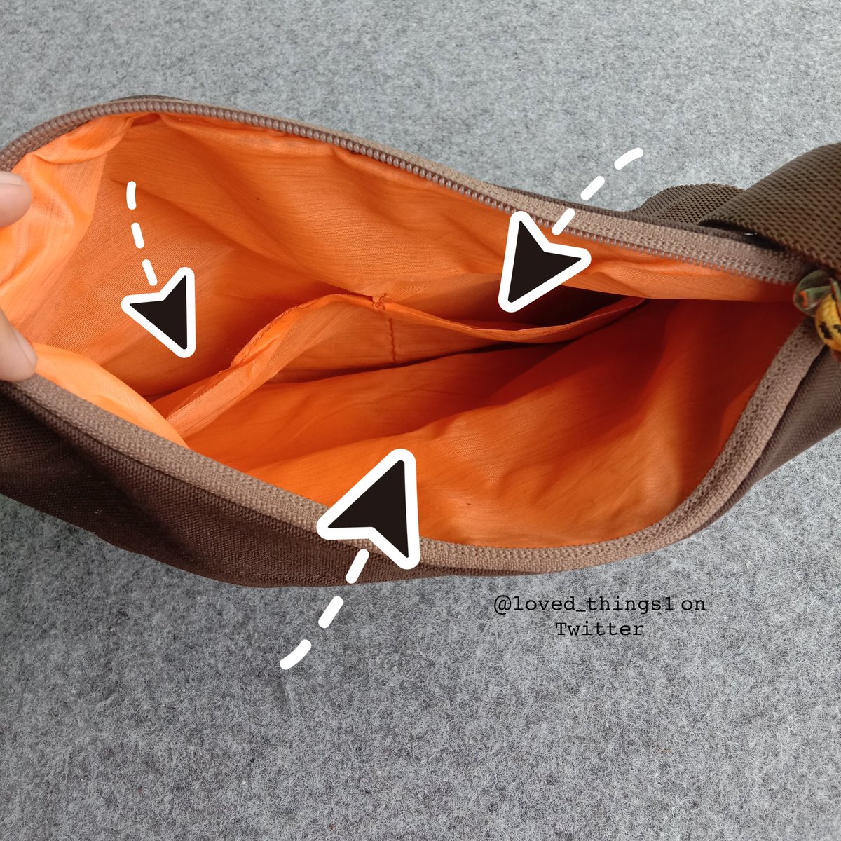 Aku mau spill Sling bag yang kelihatan simpel tapi fungsional banget! cocok buat yang suka gaya kasual dan santai.

Apalagi ini bahan water repellent, bisa tahan cipratan air atau hujan ringan. Jadi, barang-barang di dalamnya lebih aman kalau cuaca lagi nggak bersahabat⛈️