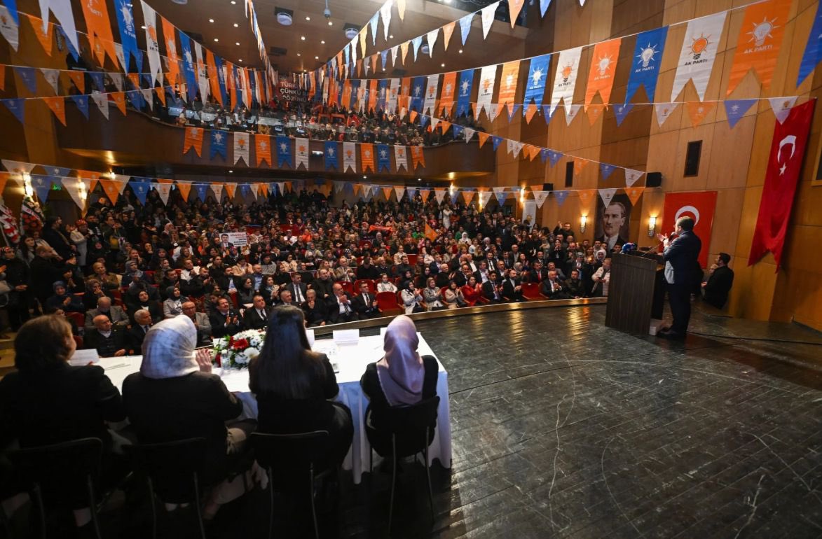 AKKADINGM's tweet photo. “Canla, Başla İlk Günkü Heyecanla!”

📍Bartın

Adalet Bakanımız Yılmaz Tunç, Kadın Kolları MYK üyemiz Nihan Turna Sakaltaş ve MKYK üyemiz Gülcan Chorghay’ın katılımlarıyla katılımlarıyla Bartın İl Kadın Kolları 7. Olağan Kongremiz gerçekleştirildi.

Mevcut başkanımız Evren Ayvaz güven tazeleyerek, yeniden başkan seçildi.

Yeni dönemde başkanımıza ve yönetimine başarılar dileriz.

#İlkGünküHeyecanla
#KadınlarlaBüyükTürkiyeYolunda