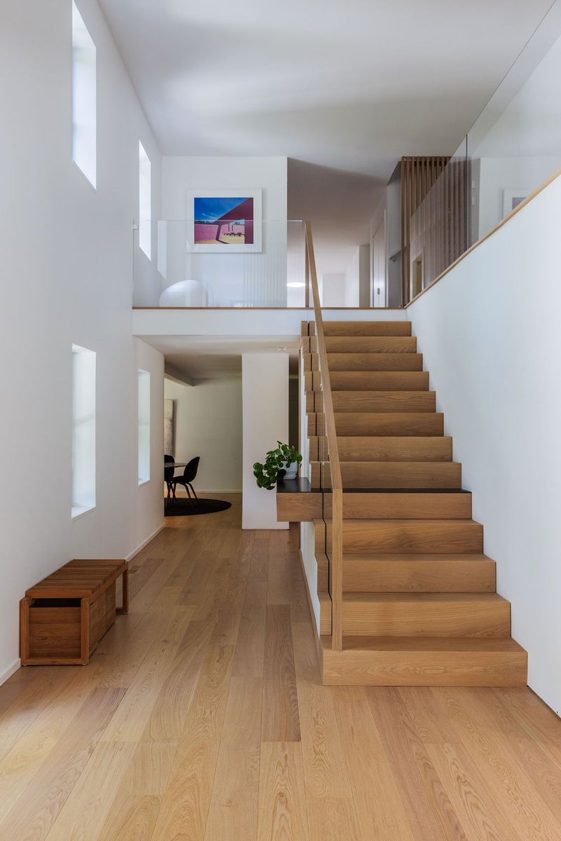 Our clients' sophisticated, modern aesthetic drove the design for this award-winning home renovation— creating flowing, sculptural &amp; open spaces.  

#greendesign #greenbuilding #netzero #buildbetter #architecture #sustainablearchitecture #trilliumarchitects #greenarchitect
