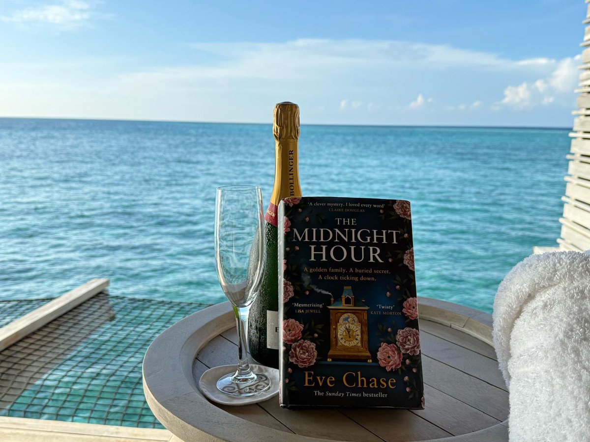 Love it when readers take my book on holiday &amp; send me a photo. Planning to do a Flat Stanley &amp; secretly fold myself into this reader’s suitcase next time! #TheMidnightHour