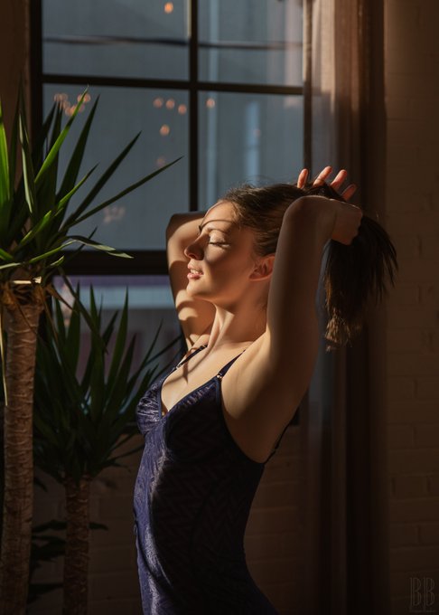 Watch Bonjour Boudoir's leaked NSFW photo on TwXstars