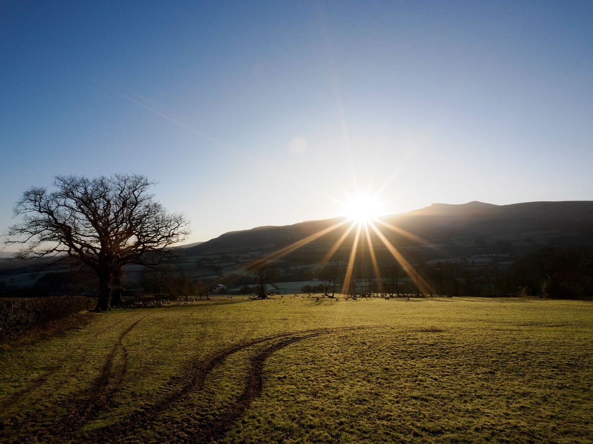 ArgoedOutdoor's tweet image. Sunrise at the start of a new year!
What have you got planned for 2025? If you're looking to add some adventure then get in touch - we'd love to help you explore the Beacons, whether that be by providing somewhere to stay, or by taking you for an amazing activity experience!