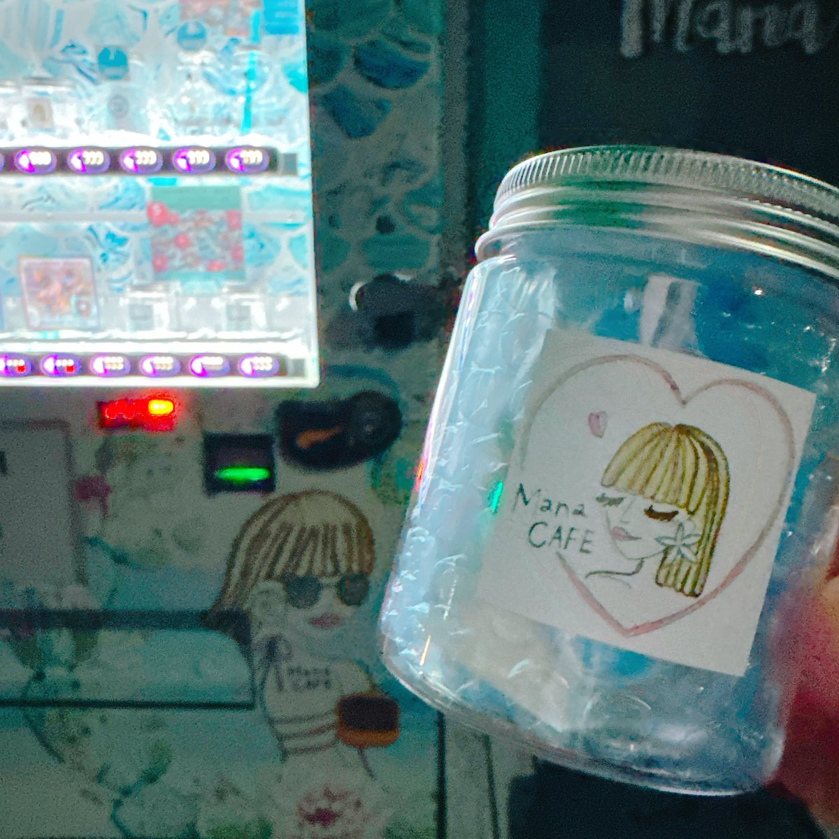iaegsan2026's tweet photo. 山梨で1番カワ映えなお店 甲府下石田にある #manaCAFE さんの自販機🩵
レインボーケーキ缶🌈とアイシングクッキーを購入🤍🩵
めちゃカワキュンです(ᵒ̴̷͈ᗨᵒ̴̶̷͈ )✧
女の子へのプレゼントにもオススメ🎁 https://t.co/VzkypIYstr
