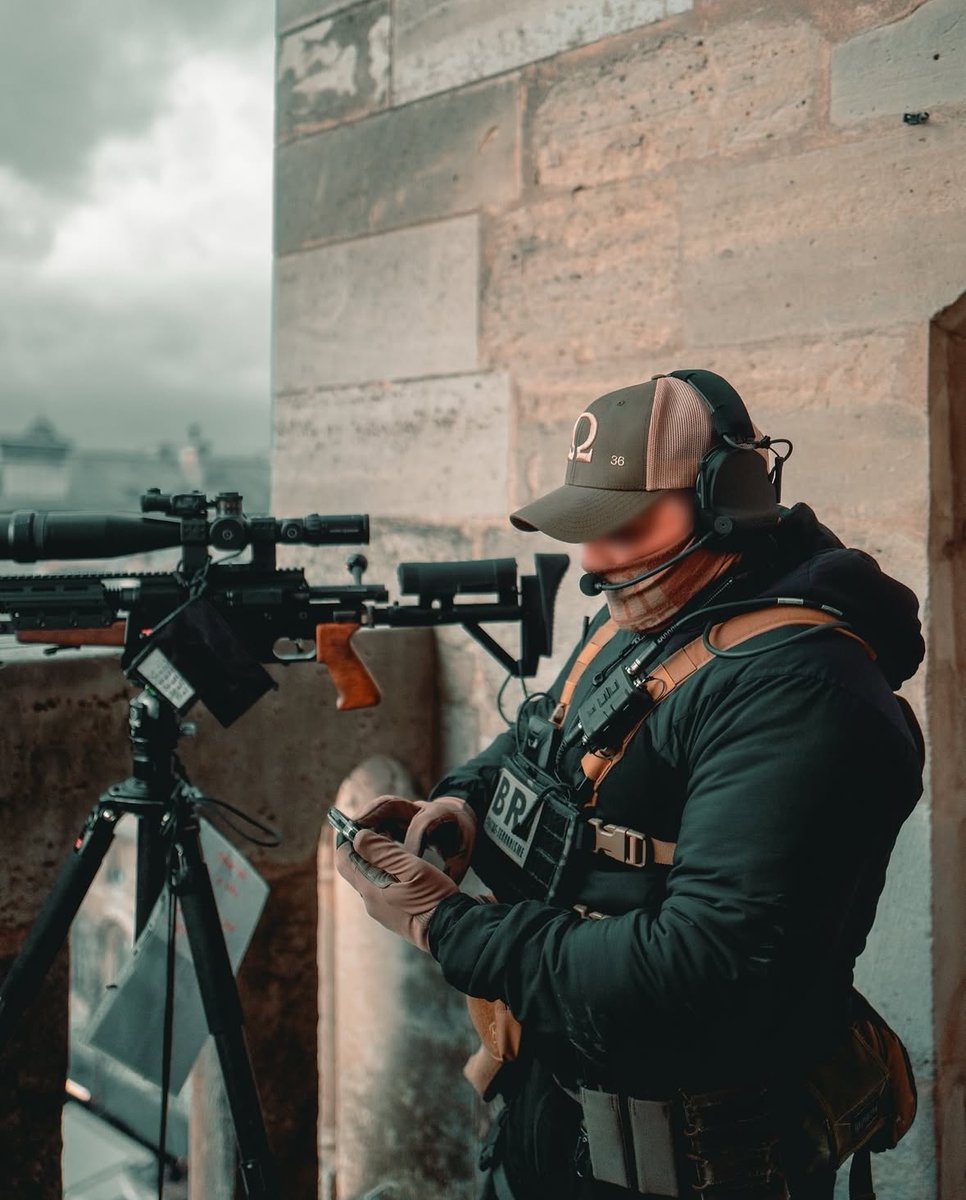 More than 33 years after its conception, the first generation of Ultima Ratio is still deployed in the field to secure the most important events. 🙌

BRI snipers at the inauguration of Notre-Dame Cathedral on 7 December 2024. 📸