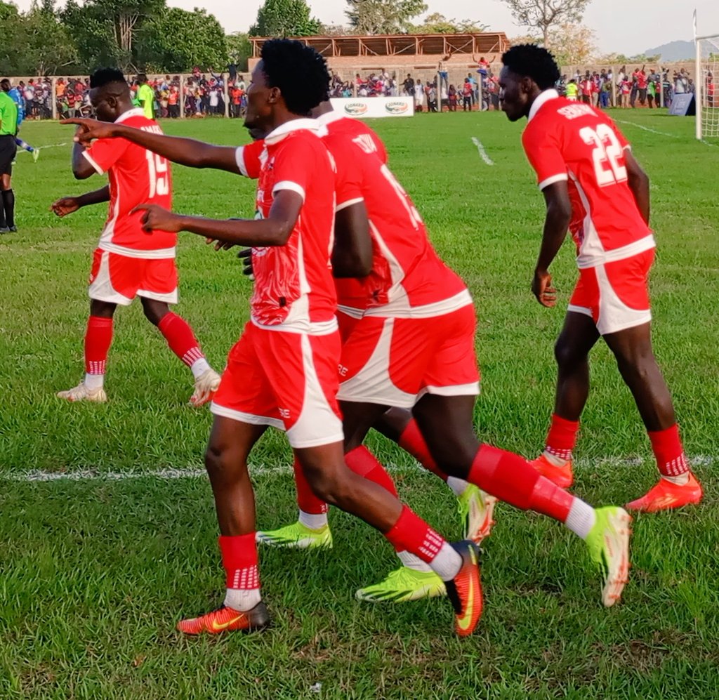 SpiceFMHoima's tweet image. 90+4' || Kitara FC 1⃣:0⃣ SC Villa. 

Marvin Nyanzi scores for kitara FC in the last minutes of the game. 

 #KITSCV || #StarTimesUPL || #SpiceFmSportsTeam.