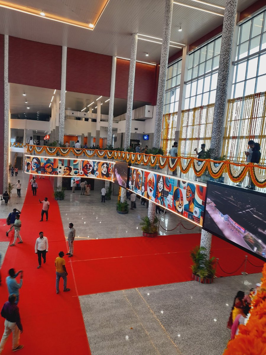 train_diaries_'s tweet photo. Charllapalli new terminus station ... With great facilities and functions like no other terminus has .
Tags to be followed while posting:
#RailInfra4Telangana
#CharlapalliNewTerminal
#Charlapalli
@RailMinIndia
@PMOIndia
@SCRailWayIndia
@drmsecunderabad https://t.co/YZK2fn7st8