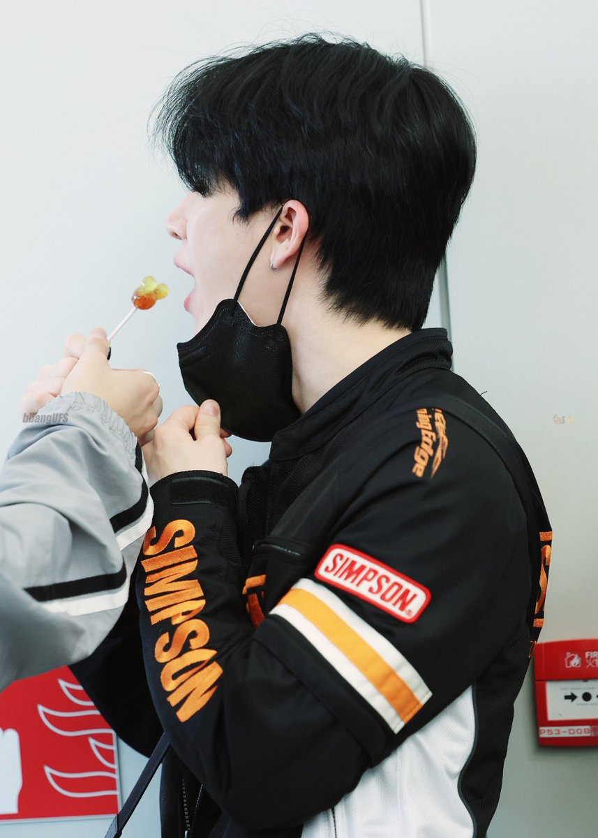 bbangUFS's tweet image. 231210 HKG

🥳🎂 🍭🍭
#김병주 #병주 #BYUNGJOO