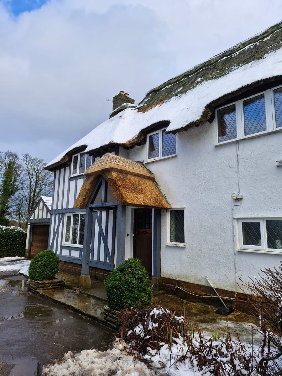 masterthatcher2's tweet photo. First job of 2025 completed. We also did some repairs to the main roof which are hidden by today’s snow. #Thatching in #Merseyside. Tomorrow off to start a re-ridge near #Tarporley, #Cheshire. https://t.co/blMikdCDaM
