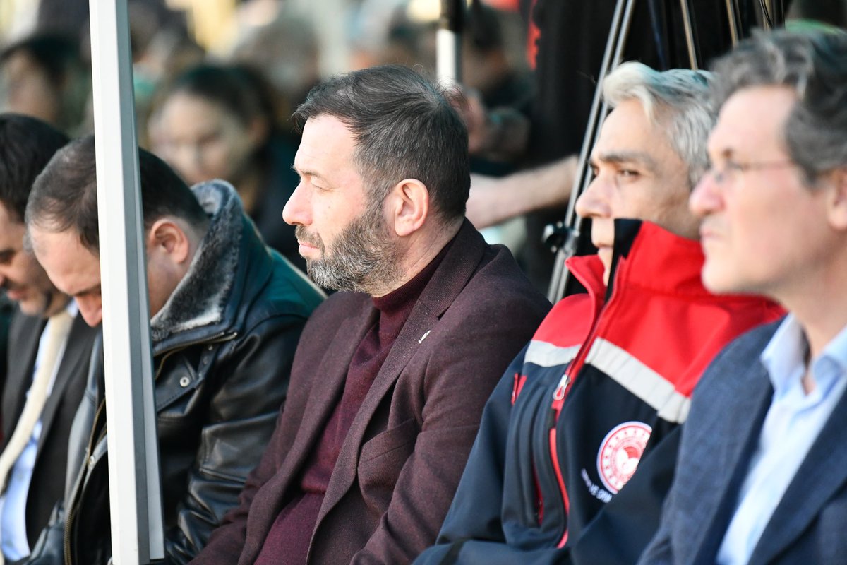 ak_basiskele's tweet photo. Kocaeli Büyükşehir Belediyesi tarafından Park Bahçeler Kullar Fidanlığında düzenlenen Meyve Fidesi Dağıtım Törenine katılım sağladı. Büyükşehir Belediye Başkanımız Doç. Dr. Tahir Büyükakın’a çiftçilerimize  ve üretime verdikleri destekleri için teşekkür ediyoruz https://t.co/OAEilcVcdE