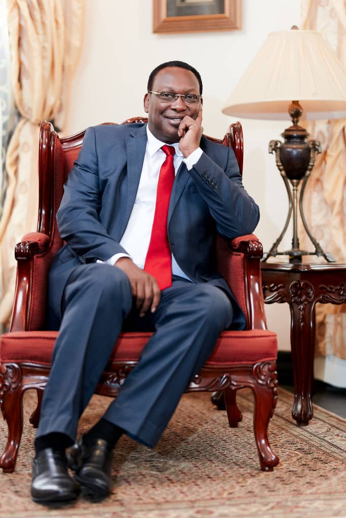 He's Hurt...

Nimemsikiliza Mh. Mbowe kwa umakini na baadae nikagundua mambo kadha.

Amefanya mengi sana kwa Lissu as the brother, na alitegemea kwamba hata katika haya, hata katika tofauti hizi basi Lissu angemfichia Mbowe madhaifu yake.

🧵Thread: ⬇️
