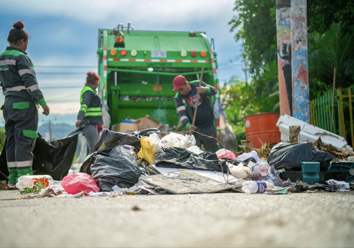 #Ahora || ANDRES CONTINÚAN REALIZANDO TRBAJAOS PARA LIMPIAR SAN SALVADOR ESTE. ✅🗑️

Las cuadrillas de ANDRES continúan trabajando con la recolección de la basura de San Salvador Este: Tonacatepeque, San Martín, Ilopango y Soyapango.

Si necesita brindar algún reporte con