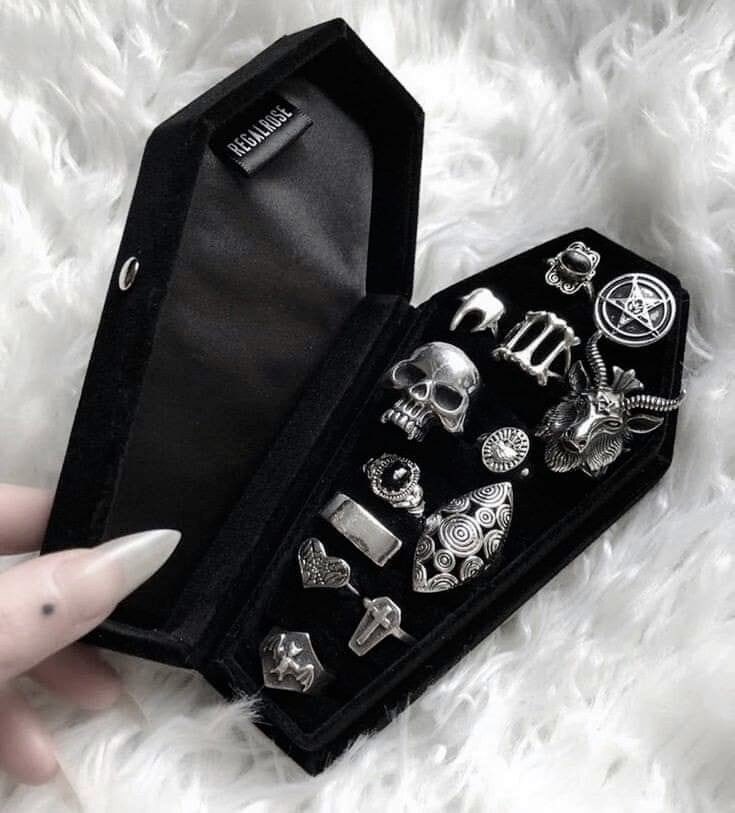 ☥ 𝔡𝔢𝔠𝔞𝔩𝔦𝔲𝔰 ☥ (@hellhhhellhell) on Twitter photo 