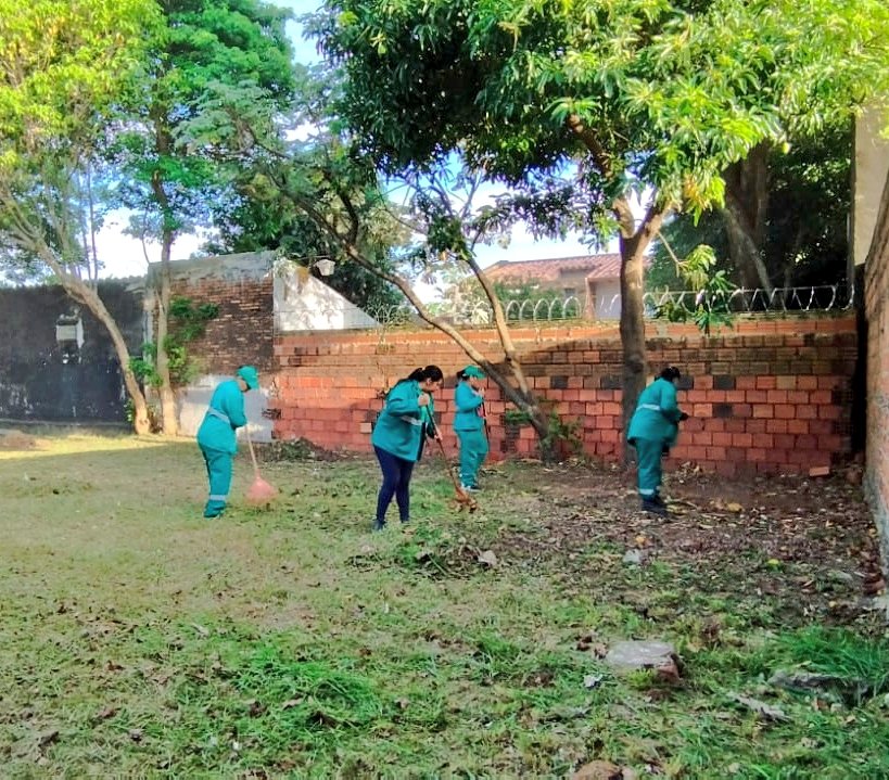 AsuDsu's tweet image. ✅ Vecinos del barrio San Jorge ya pueden estar en #ModoVacaciones al aire libre 🙌🏻🤩 

 ✅ De forma integral procedimos a la limpieza de tres plazas ubicadas en la zona, dejándolas totalmente en orden 💪🏻

💚 Plaza Nuestra Sra. de la Asunción
#PlazasParaLaGente 🌳