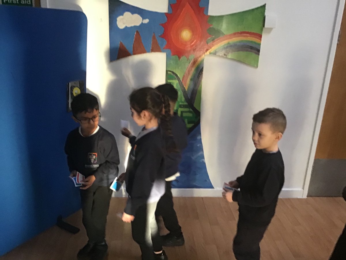 Year 1 had a busy start with a trip to London! The children used their Oyster cards as they moved through Kings Cross Station. They then made a vote at the Houses of Parliament; saw the King at Buckingham Palace and saw the sights of the city from the top of The London Eye.