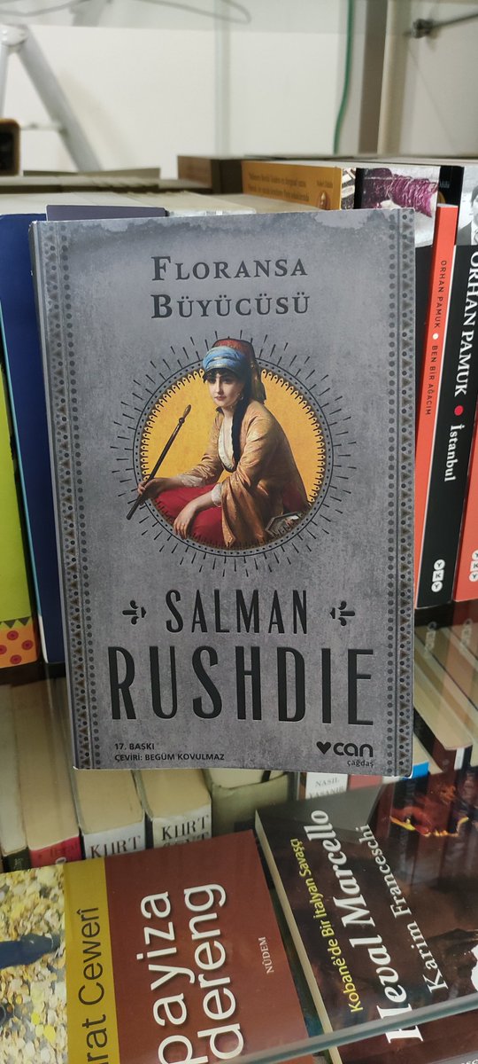 Dünya bir köprüdür. Üzerinden geçin ama mesken kurmayın.
Salman Rushdie, Floransa Büyücüsü📖📚📝#floransabüyücüsü #canyayınları #okumak