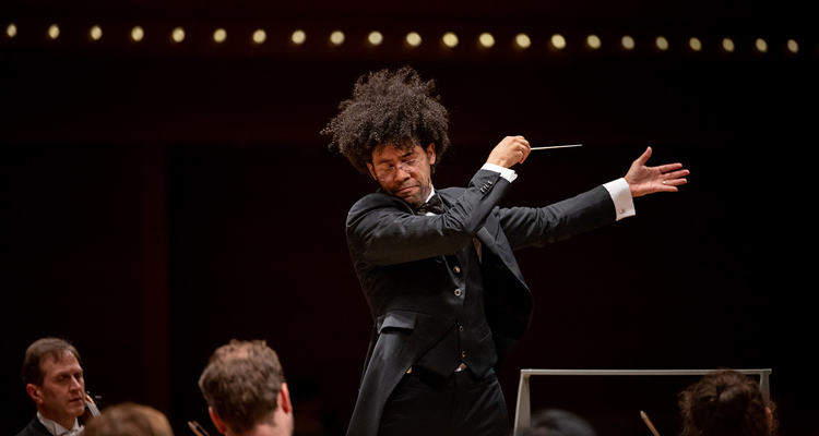 Mahler’s Sixth Symphony With Payare
Gustav #Mahler’s surrender to the relentless march of time is conveyed in his tragic and introspective Sixth #Symphony.
#Montreal <a href="/Place_des_Arts/">Place des Arts</a>  #orchestra <a href="/OSMconcerts/">Orchestre symphonique de Montréal - OSM</a> <a href="/rafaelpayare/">Rafael Payare</a> #classicalmusic <a href="/bethtaylormezzo/">BETH TAYLOR</a> 
themontrealeronline.com/4d8a