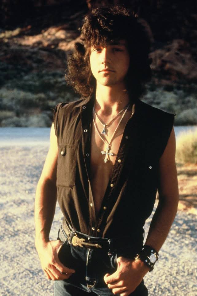 jasonelibecker's tweet image. Throwback to Young Rockstar Vibes! 📷📷
Photo#1: 16 years old. Photo by (Uncle) Ron Becker
Photo#2 / Photo#3: First professional photo session at 16. Photos by Pat Jonhson
Photo#4: 15 years old in the Nevada desert.
#JasonBecker #GuitarPlayer #Throwback