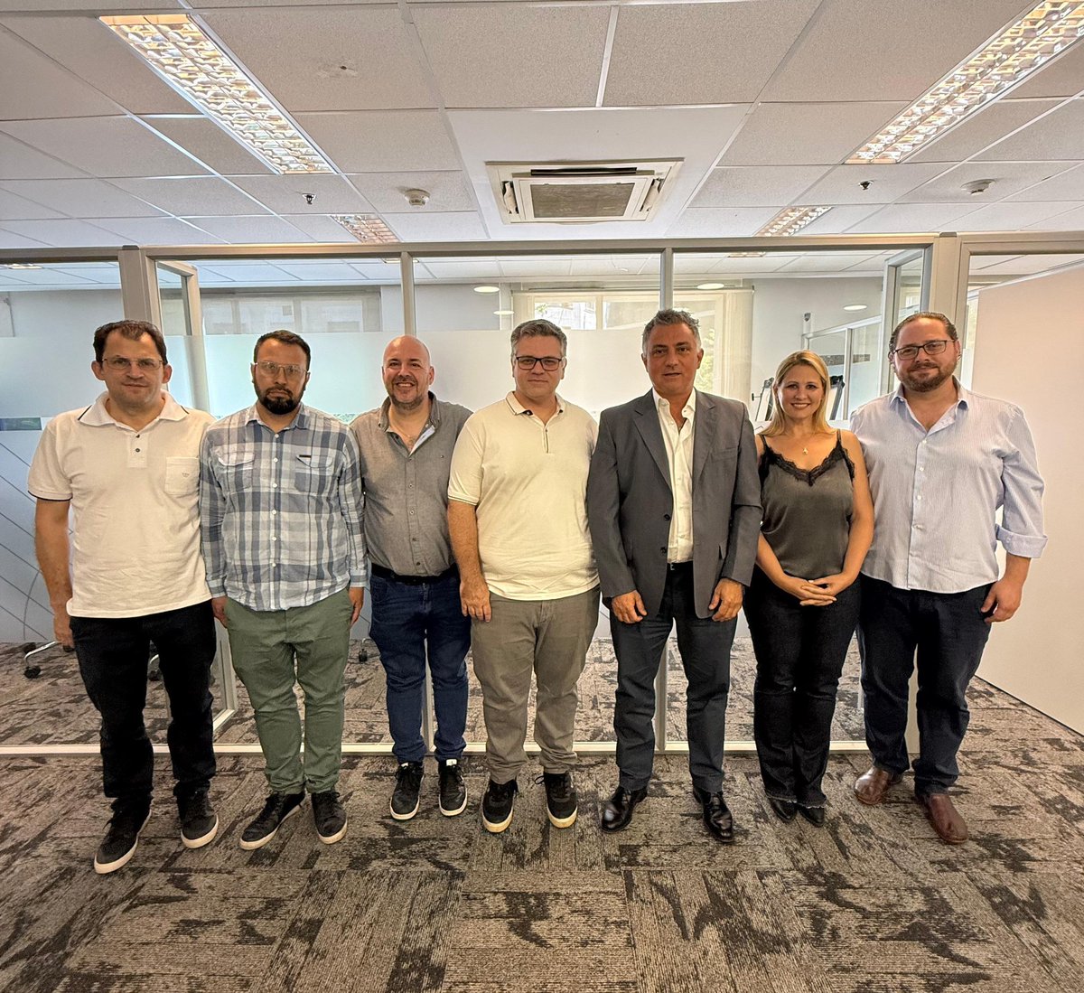 Junto a parte de la mesa de coordinadores distritales de <a href="/unobuenosaires/">UNO Buenos Aires</a> participamos de una reunion con
 <a href="/sebapareja/">sebastianpareja_</a> y <a href="/alecarrancio/">Alejandro Carrancio</a> consolidando el trabajo en equipo que venimos realizando, para lograr Una Provincia mas Justa, Equitativa, Segura, familiar  y Libre.