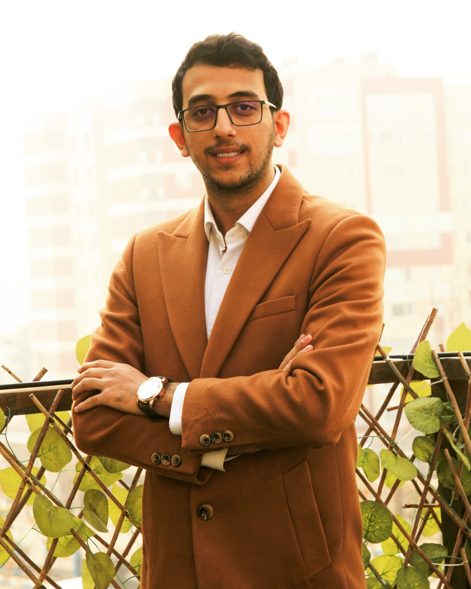 باز هم یه سال دیگه :) 
خیلی فکر کردم چی بنویسم
ولی از این جملات کلیشه ای #تولدم_مبارک خسته شدم و یقین میدم حتما برای شما هم تکراری شده :)
پس یه جمله قوی، شعر قشنگ، نصیحت، پند، اندرز، تجربه و...ما را مهمان کنید.
#happy_birthday
#تولدم_مبارک