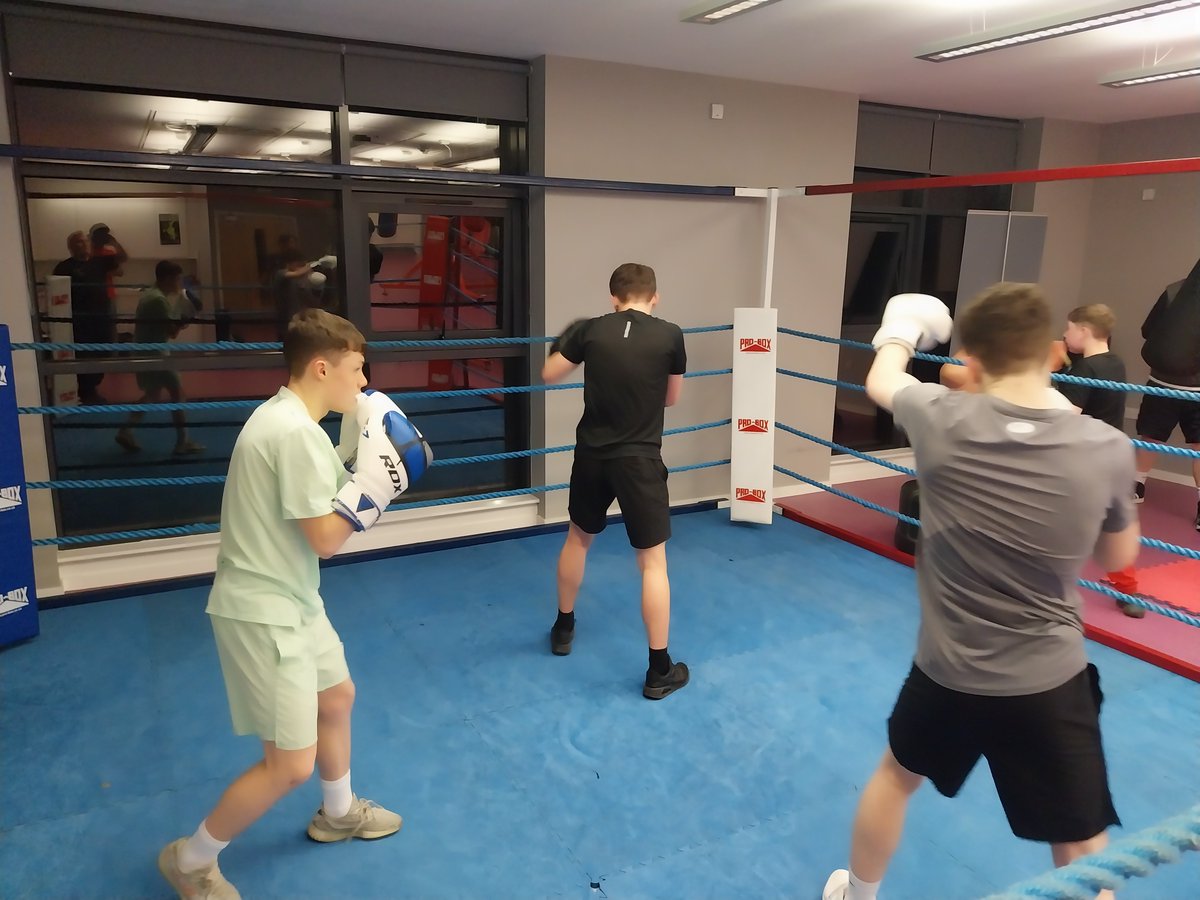 PartickBoxing's tweet image. Couple of pictures from tonight's coaching session. Training Monday, Tuesday and Thursdays @ Cadder Community Centre 6 to 8pm @CadderPrimary @johnpaulacademy @ClevedenSec42  @Maryhill_FC @ASGCleveden @ASGJPAbercorn