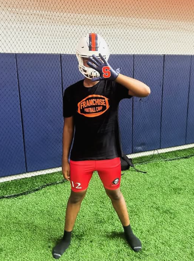1babynaz's tweet photo. 2024
Blessed to be invited to l SU l 7on7 tournament this year!

balled out on many of l SU l outdoor fields

overall tour stats - catches : 12  yards : 133 TD : 4

@Hudl @syrfootball @sojerseysports @SJSportsZone https://t.co/EGvs85HwKM