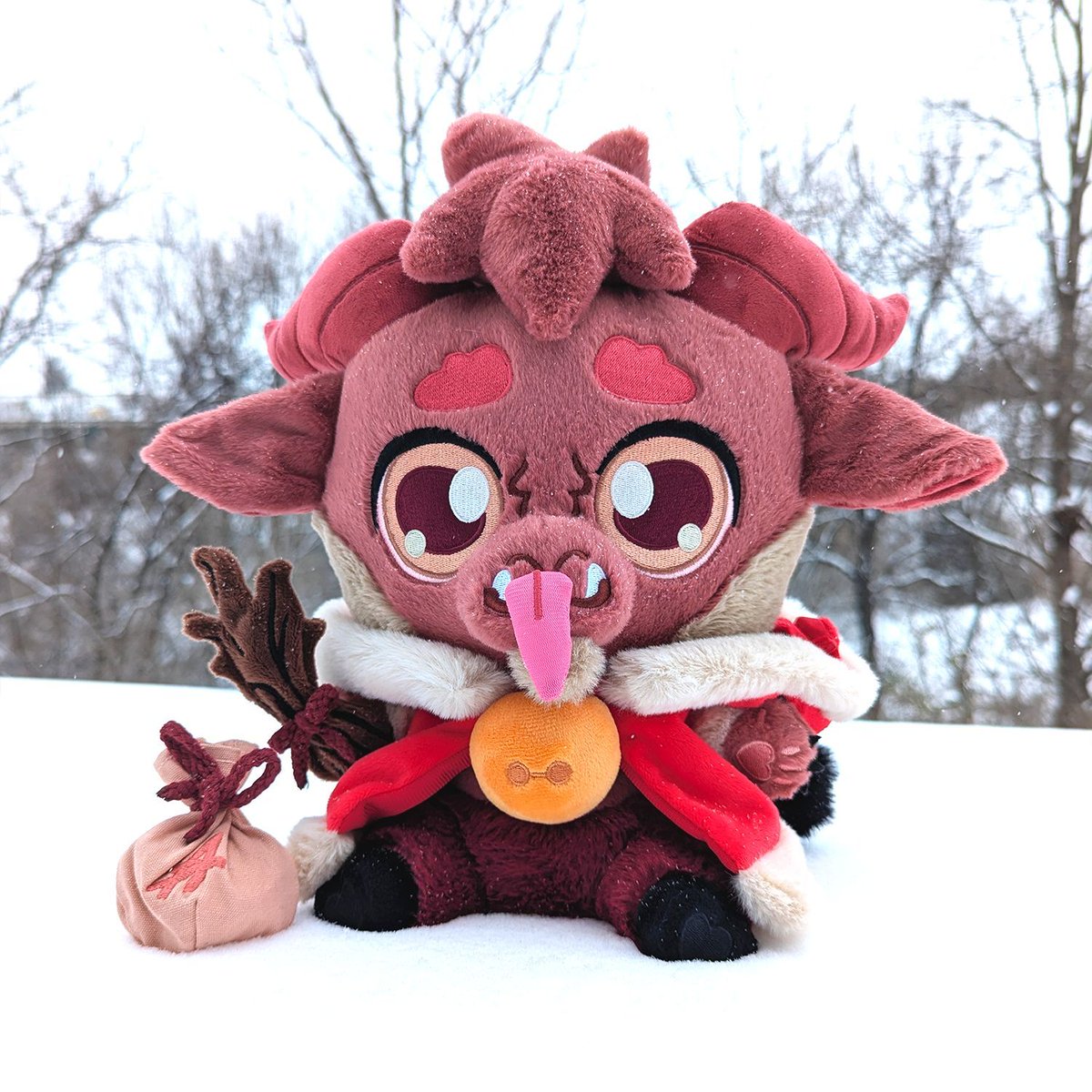 Snow day for Kidd Krampus! What shenanigans will he get up to today? 🤔
°✧･｡

#plushies #krampus #snowday