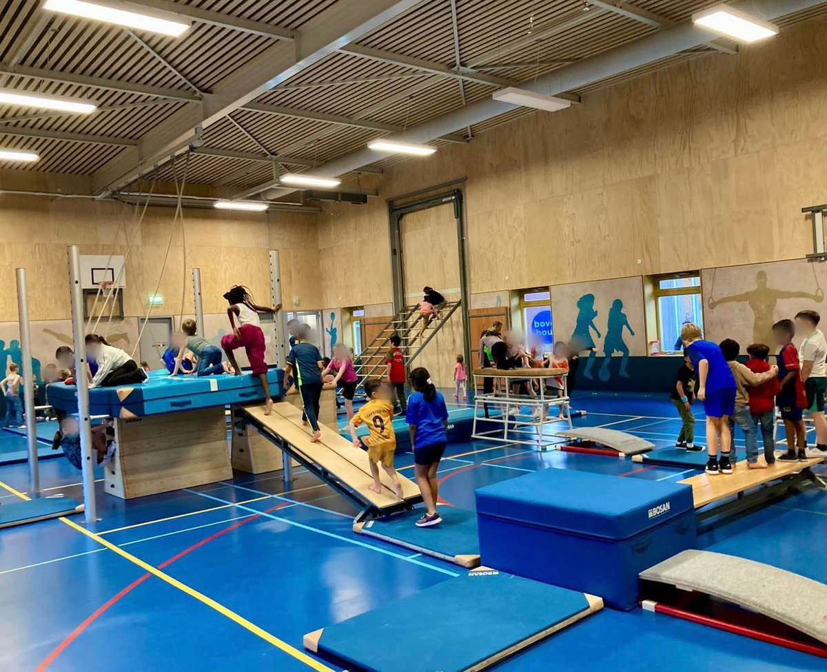 Vanmiddag dit nieuwe jaar geopend met een XXL sportinstuif. Maar liefst 57 kinderen fanatiek laten bewegen. Wat een succes! Op naar een beweegrijk jaar. <a href="/HuisvoordeSport/">Huis voor de Sport</a> <a href="/Sport050/">Sport050</a>