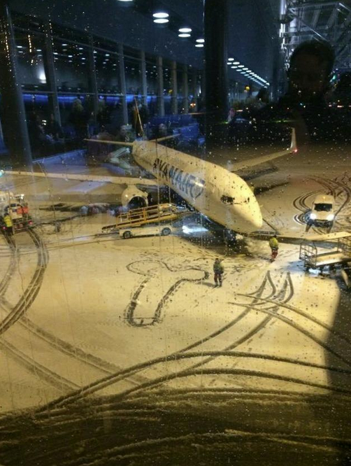 So sweet, groundcrew have drawn a snow angel. The wings look a little too far back, but splendid effort.
