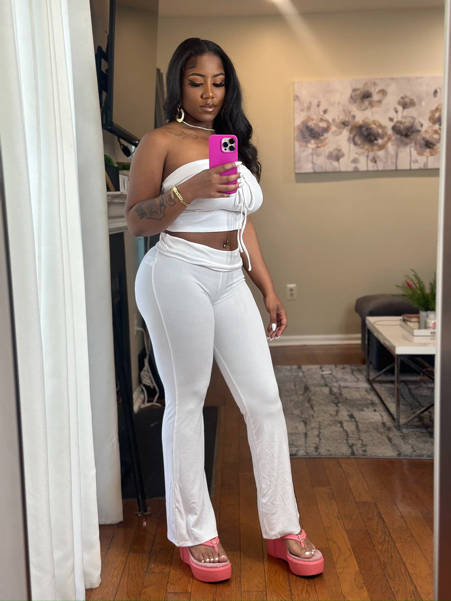 TayChinalee's tweet image. It’s my birthday all month idc idc 😍 #aquarius ♒️