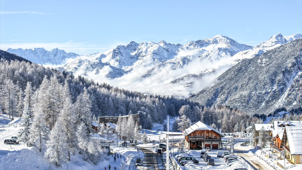 Magnifique journée 😍☀️👉 + 15 cm ❄️
Qui était là pour en profiter ? 🏂
#Montgenèvre #MyMontgenèvre #MontgenèvreExpérience