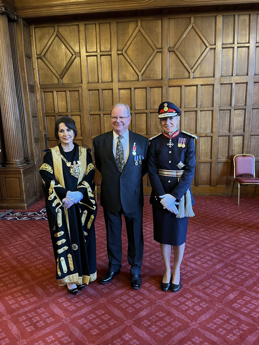 The Lieutenancy of South Yorkshire (@lieutenancysy) on Twitter photo Honoured to present the British Empire Medal to Ben Sherman at <a href="/SheffCouncil/">Sheffield City Council</a> Town Hall for services to street drinkers, homeless and substance misusers
Ben set up the support hub ‘Bens Place’ in the city in 1996 which has helped so many people in crisis.
Many congratulations Honoured to present the British Empire Medal to Ben Sherman at <a href="/SheffCouncil/">Sheffield City Council</a> Town Hall for services to street drinkers, homeless and substance misusers
Ben set up the support hub ‘Bens Place’ in the city in 1996 which has helped so many people in crisis.
Many congratulations