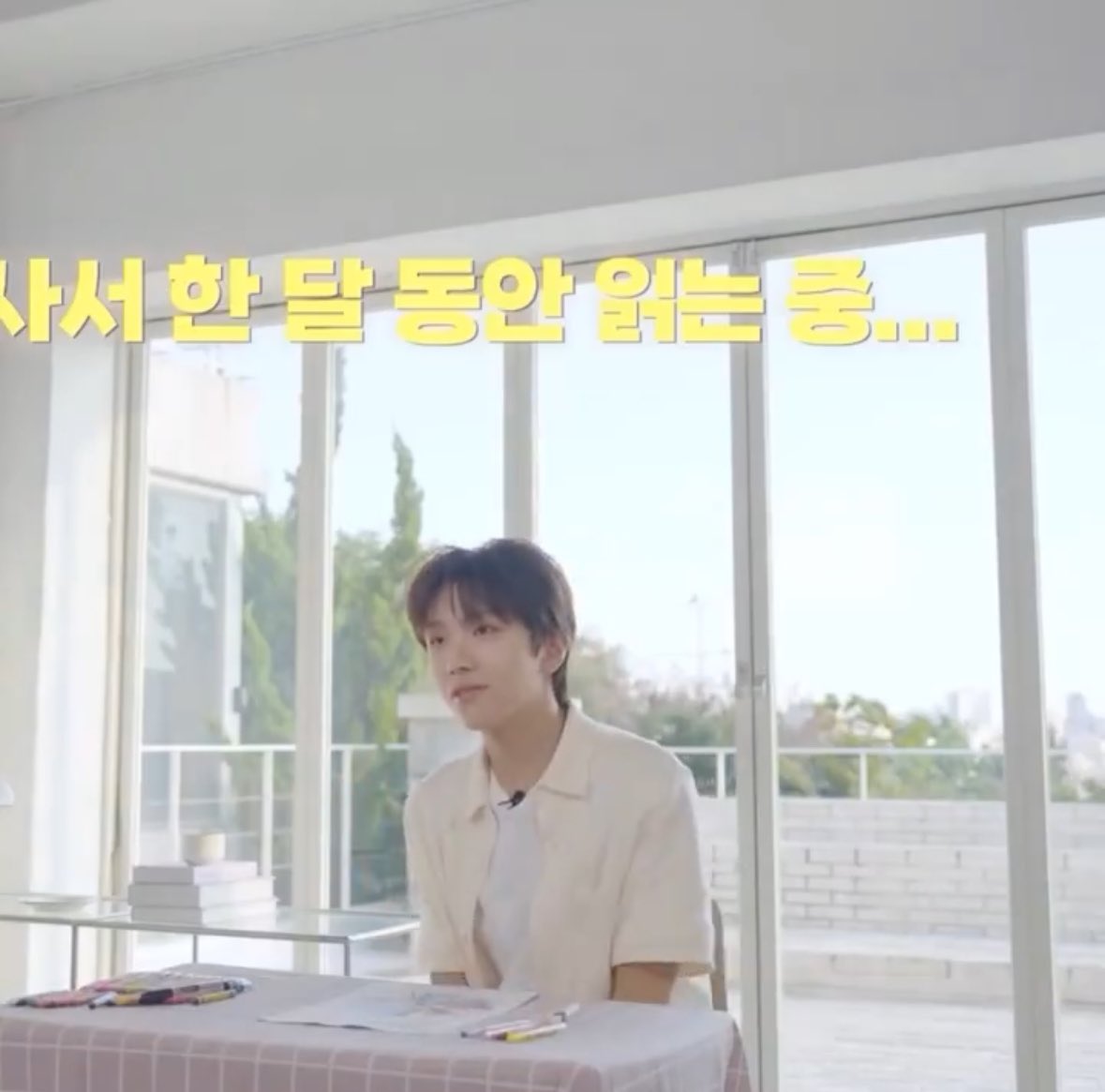 보넥도 손민수 독서 리스트 타래 📚🧵
(올해 안에 이 책들 다 읽어볼게요)

1. 왜 나는 너를 사랑하는가
- 작가 : 알랭 드 보통
- 장르 : 소설
- 멤버 : 운학이 읽는 중