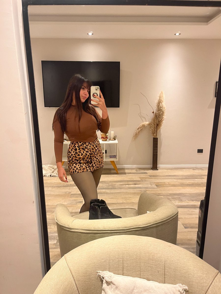 IsaDizzy's tweet image. I just cut my bangs and i loooove ittt