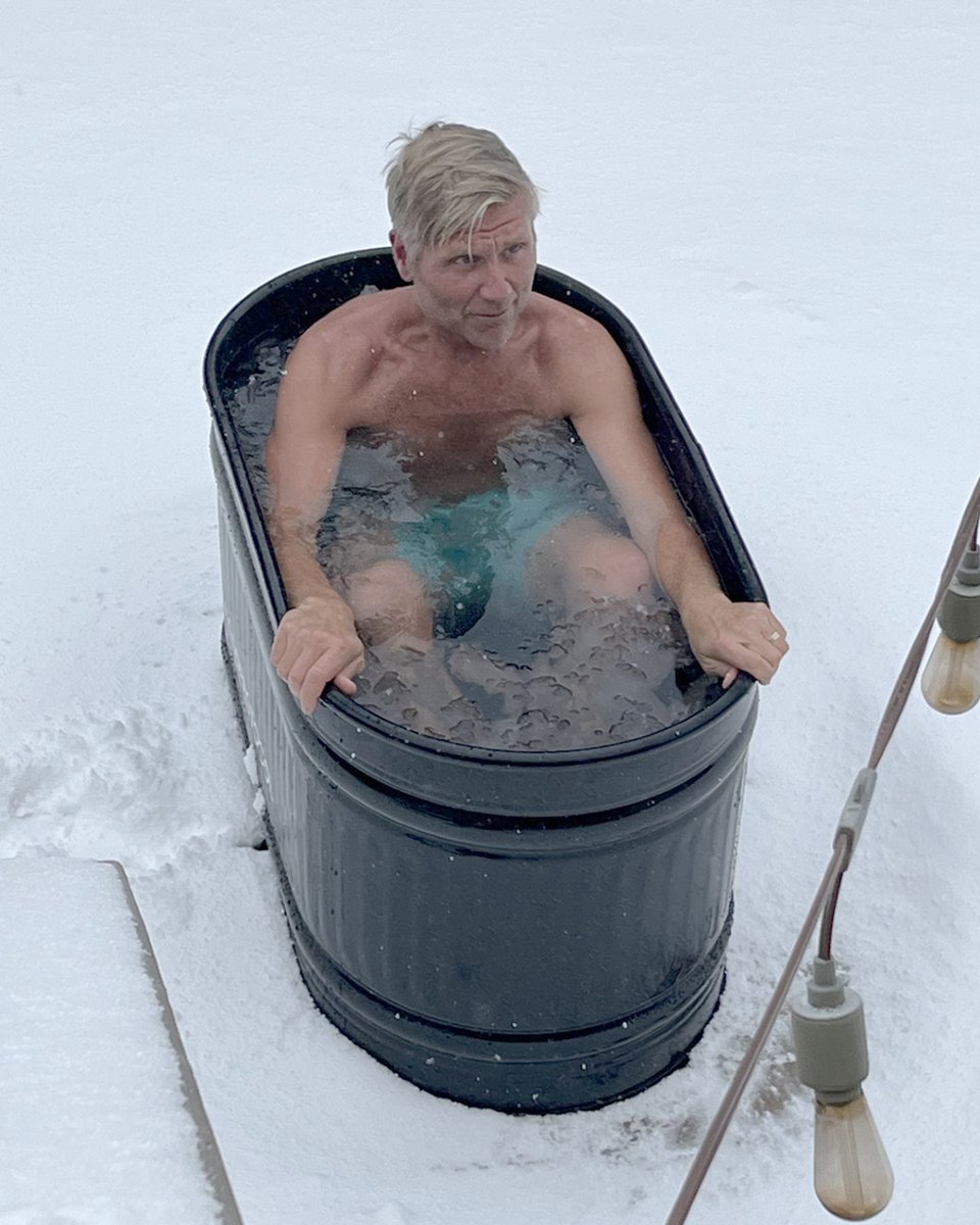 FlightLineGolf's tweet image. If you had a long hard winter day, would you finish it off with a cold plunge? If you're our FlightLine team member Brian, you would! The rest of us might choose a warmer spot. #teambuilding #brave #coldplunge