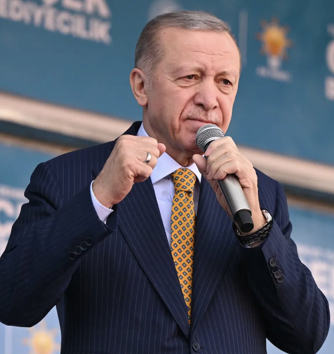 Erdoğan:

“‘Suriyeliler gitsin’ demek kara cehalet örneğidir.”