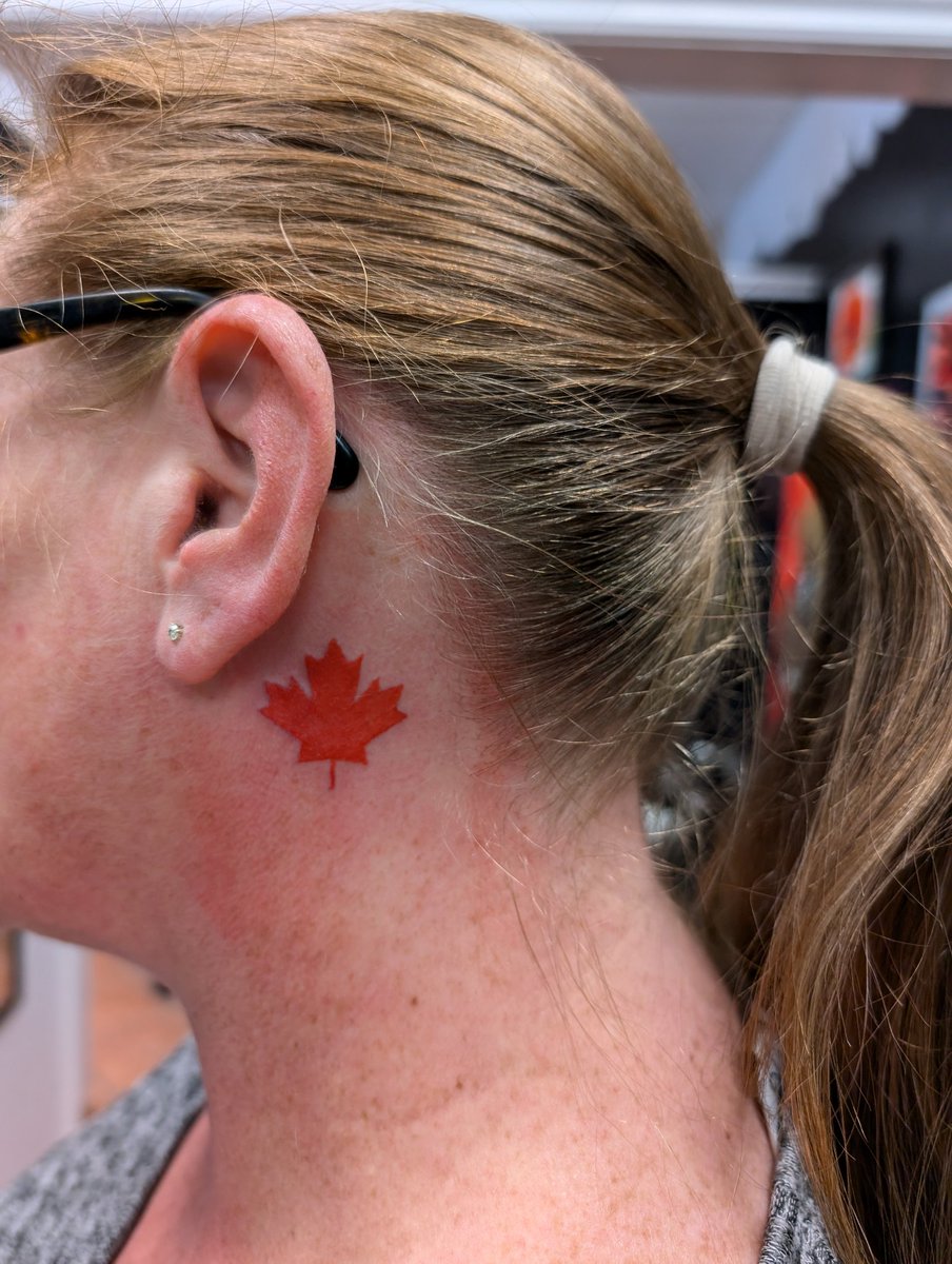 mysignaturem0ve's tweet photo. 2024 was a great year - got back into tattooing after a year long hiatus due to the purchase of a new car, going to college, and not wanting to do the taxing two hr each way drive to my old shop. 

I wrapped up 2024 with this lil maple leaf. https://t.co/vXh0AK7fWW
